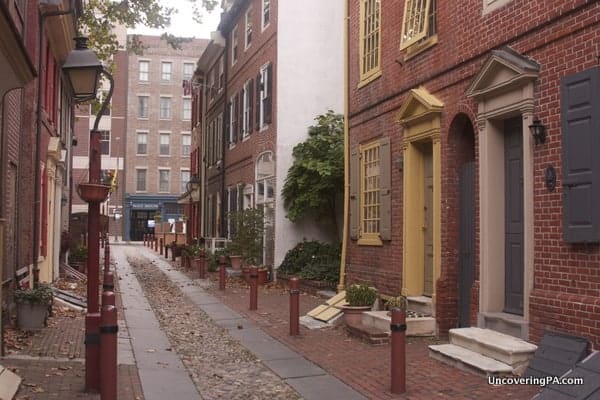Things to do in Philadelphia during your first visit: Visit Elfreth's Alley