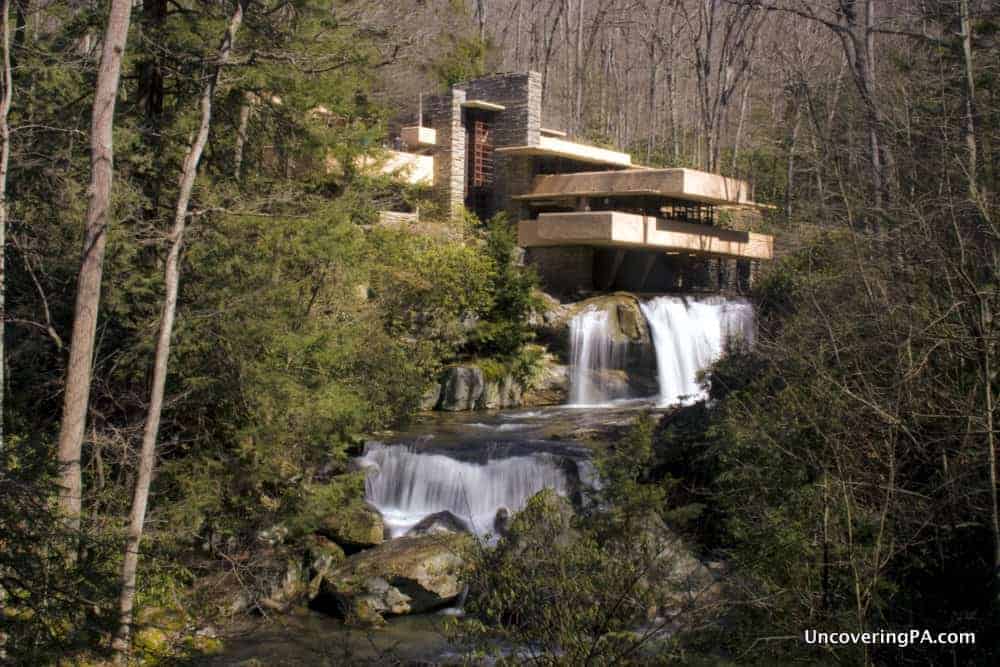 Fallingwater nedaleko Pittsburghu v Pensylvánii