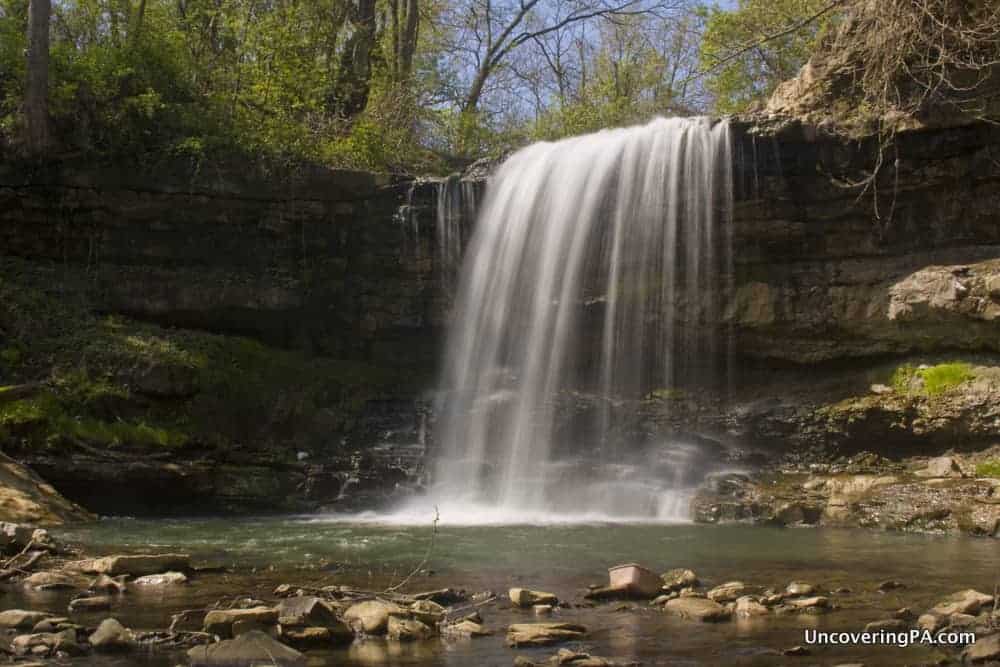 Robinson Falls körülbelül egy órányira található Pittsburgh-től, PA