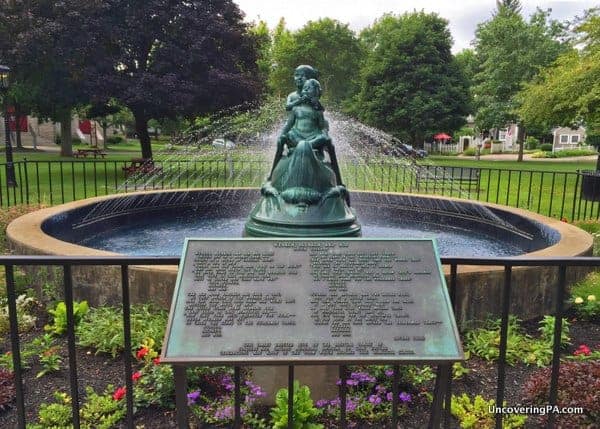 Wynken-Blynken-and-Nod-Statue-in-Wellsboro-PA-