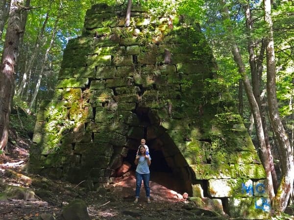 Le rovine di Rockland Furnace nella regione dei Grandi Laghi della Pennsylvania's ruins in Pennsylvania's Great Lakes Region