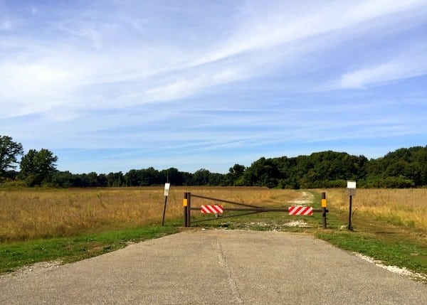 Hiking in Erie Bluffs State Park