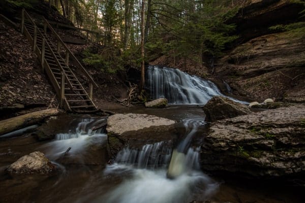 Vízesés a McConnells Mill State Parkban Pittsburgh közelében