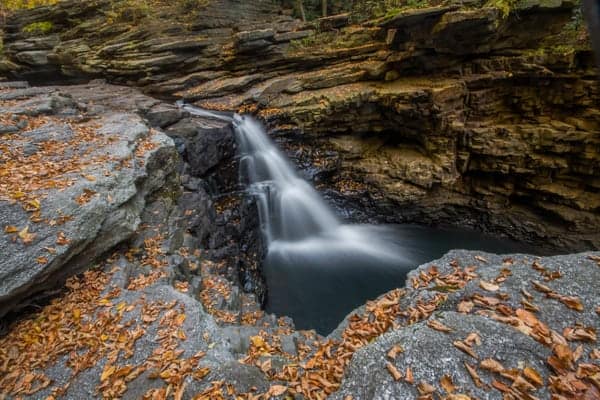 A Nay Aug Falls egy gyönyörű vízesés Scrantonban, PA-ban