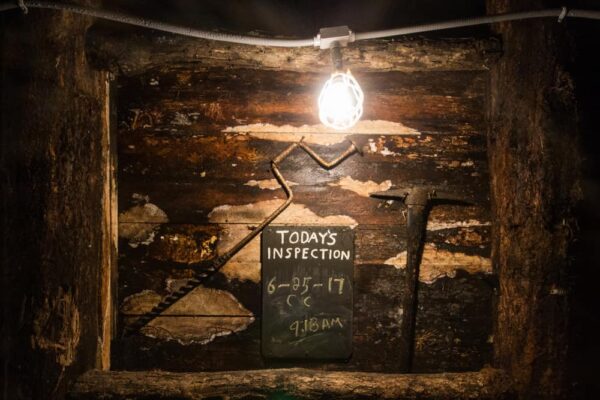 Intérieur de la mine de charbon Pioneer Tunnel, autrefois abandonnée, à Ashland, PA