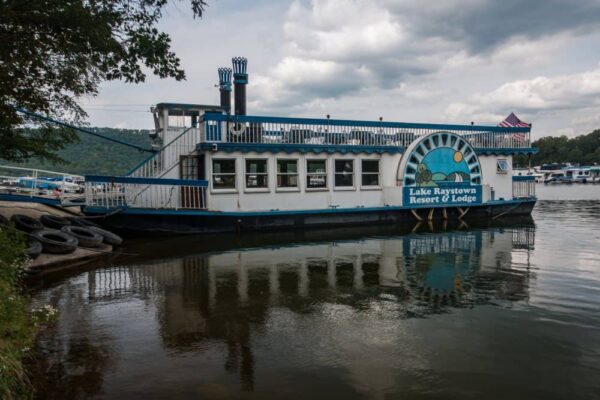 Proud Mary Showboat at Lake Raystown Resort.