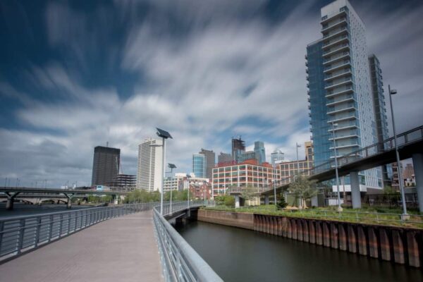 Der Schuylkill River Trail ist ein großartiger Ort zum Spazierengehen in Philadelphia, PA