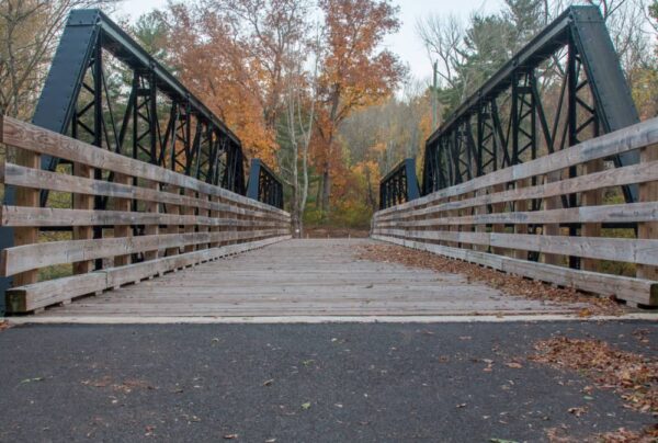 Sentiers de randonnée d'Evansburg State Park près de Philadelphie