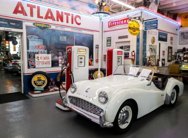 A car and gas station inside Jerry's Classic Cars and Collectables Museum in Pottsville PA