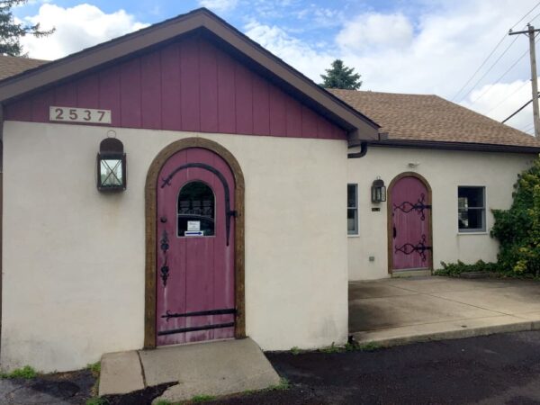 The exterior of Mad Princes Brewing near Doylestown PA