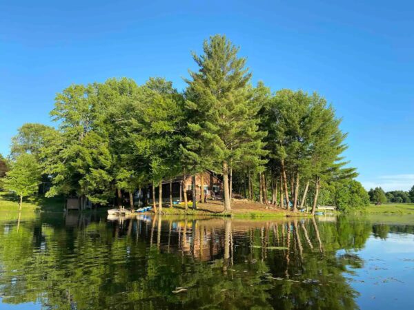 Peninsula Lakehouse Airbnb in Cambridge Springs PA
