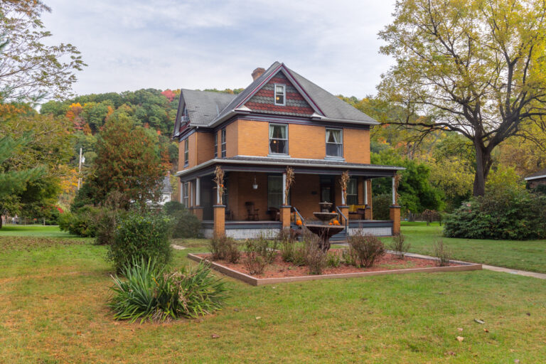 Visiting Buffalo Bill's House from "Silence of the Lambs" in
