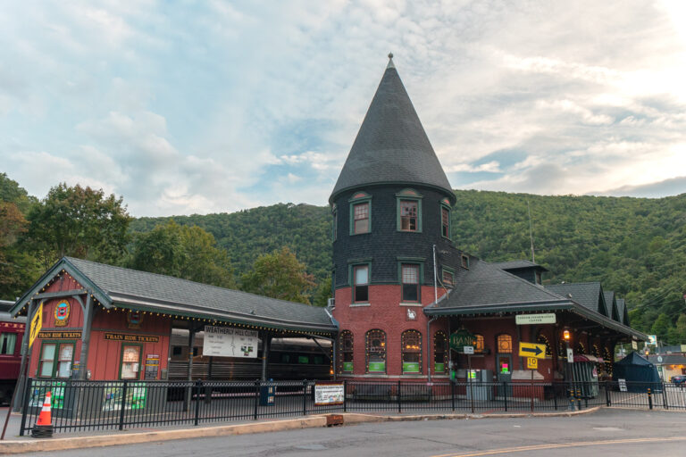 Riding the Lehigh Gorge Scenic Railway from Jim Thorpe, PA - Uncovering PA