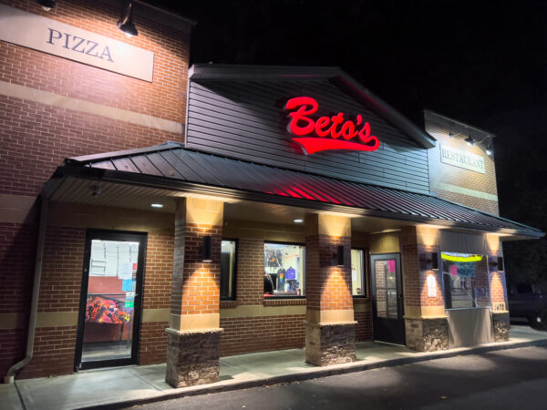 The exterior of Beto's Pizza in Pittsburgh PA
