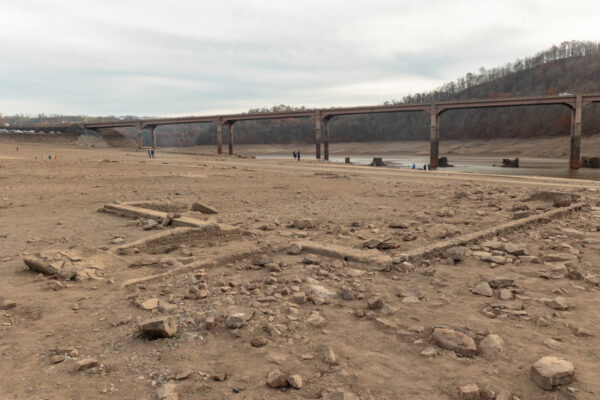 Building foundations on the lake floor at the Great Crossings Bridge in Addison PA